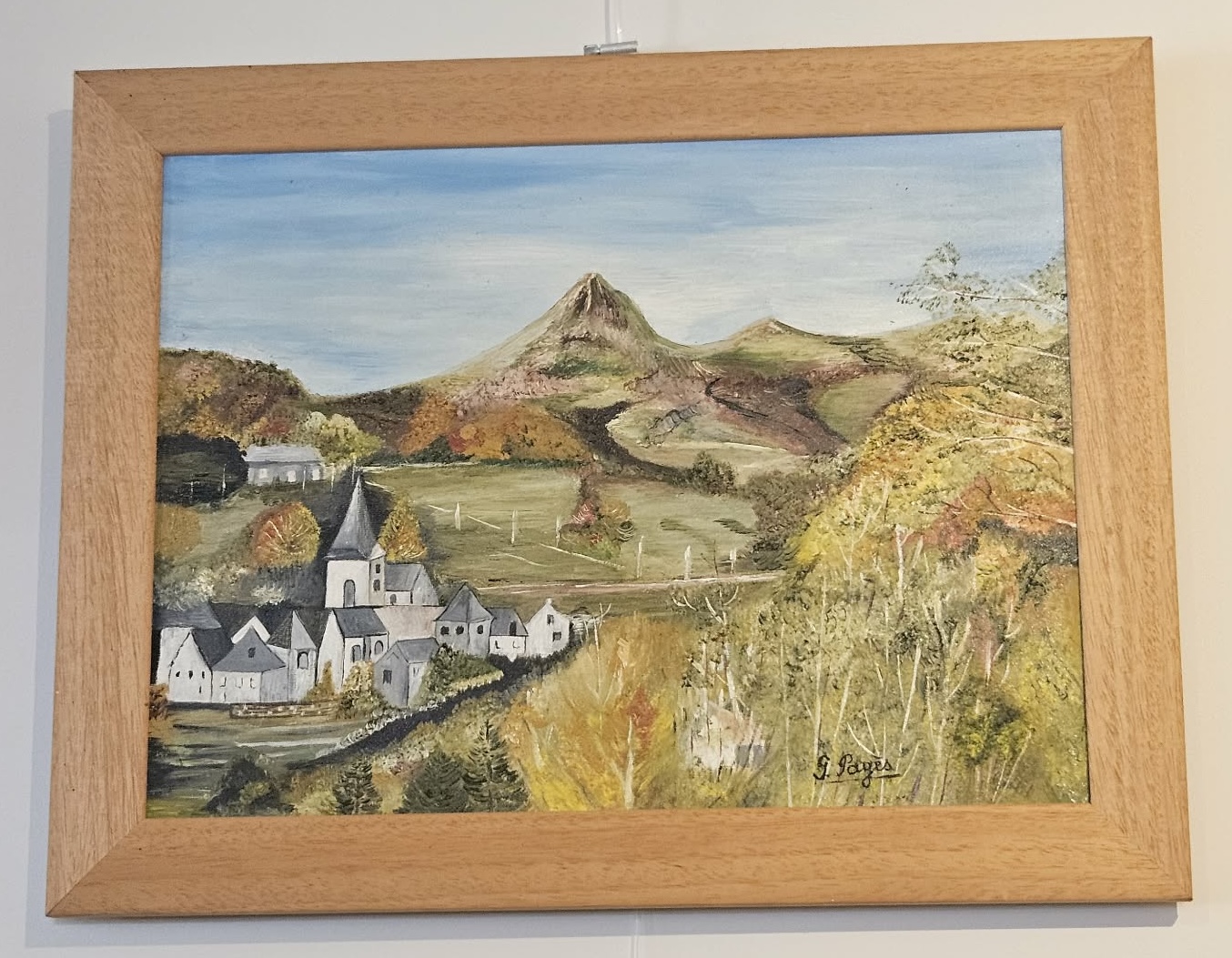 Tableau : village d'Auvergne au pied d'un puy, aux couleurs d'automne